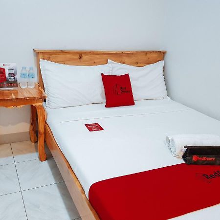 Reddoorz Near Ramiro Community Hospital Hotel Totolan Exterior foto