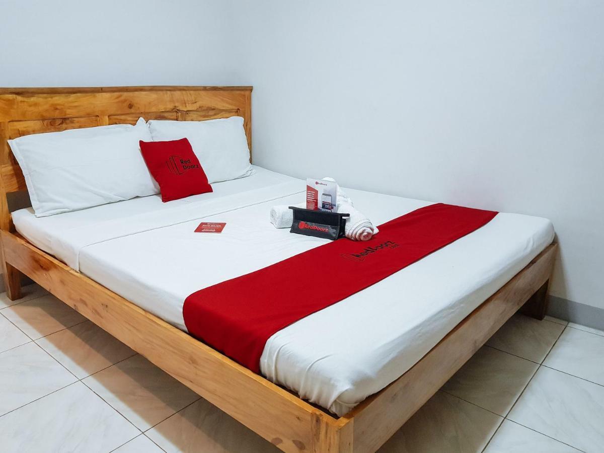Reddoorz Near Ramiro Community Hospital Hotel Totolan Exterior foto