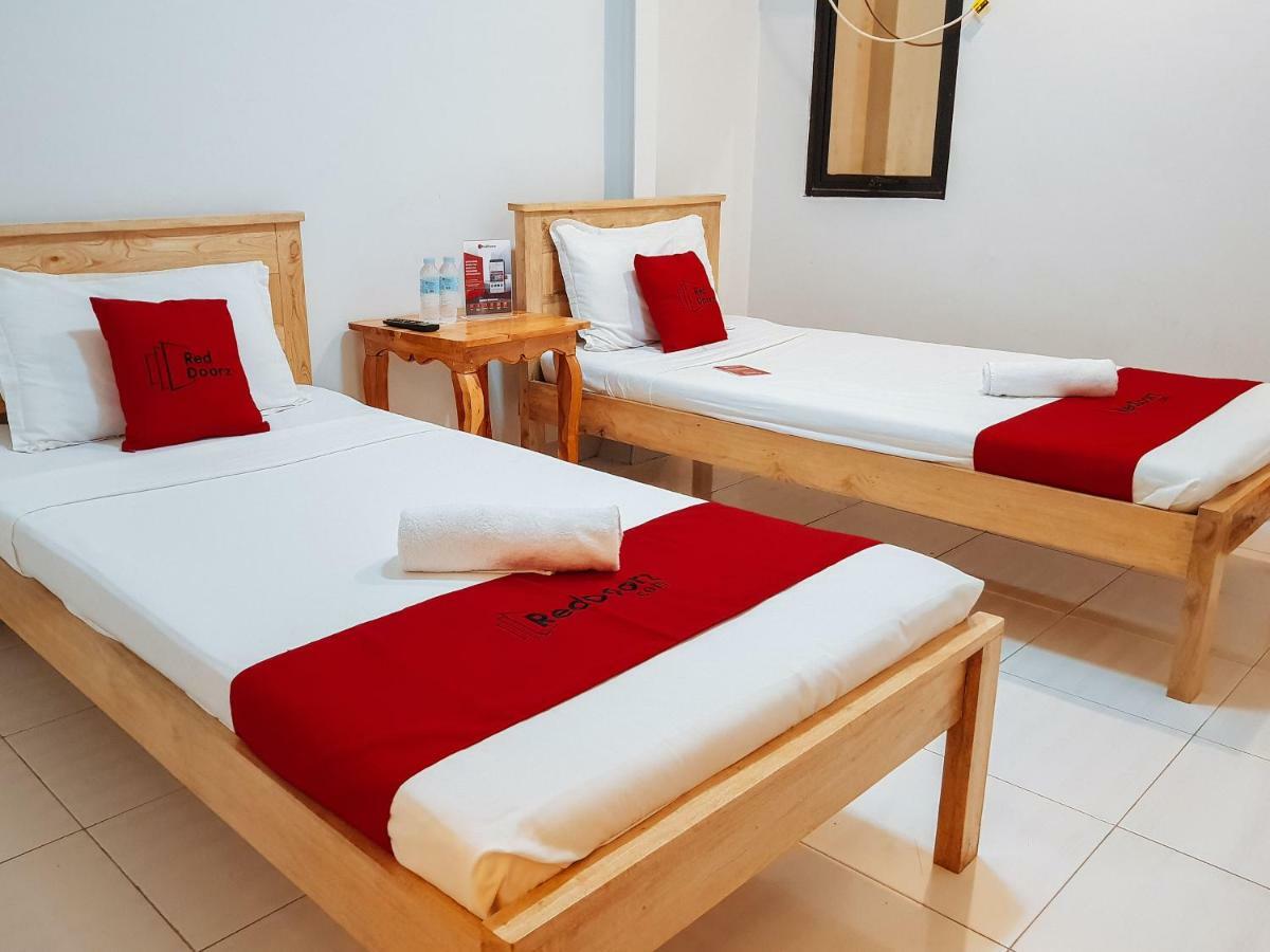 Reddoorz Near Ramiro Community Hospital Hotel Totolan Exterior foto