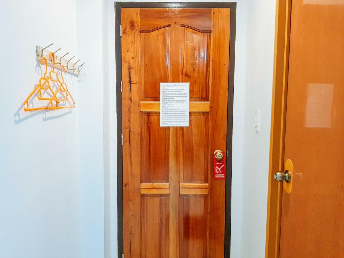 Reddoorz Near Ramiro Community Hospital Hotel Totolan Exterior foto