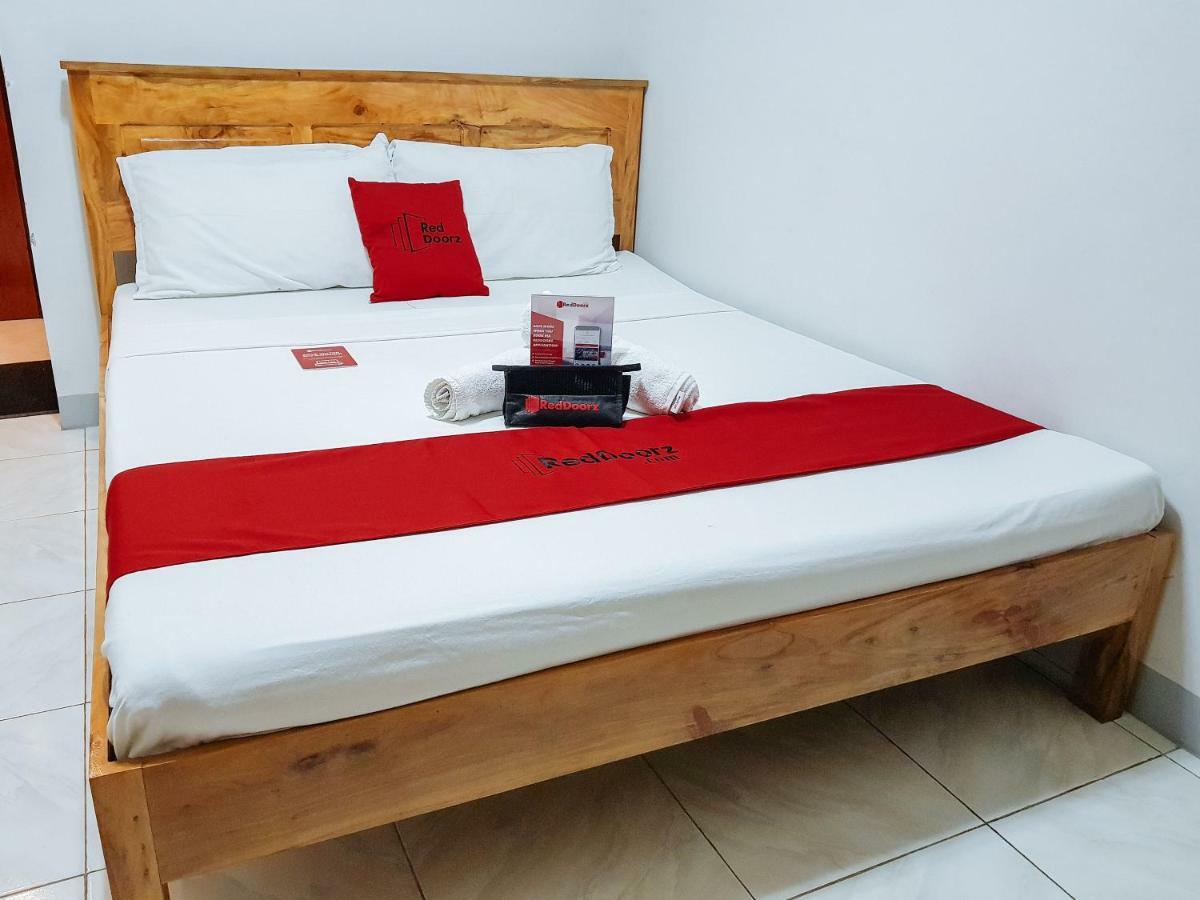 Reddoorz Near Ramiro Community Hospital Hotel Totolan Exterior foto