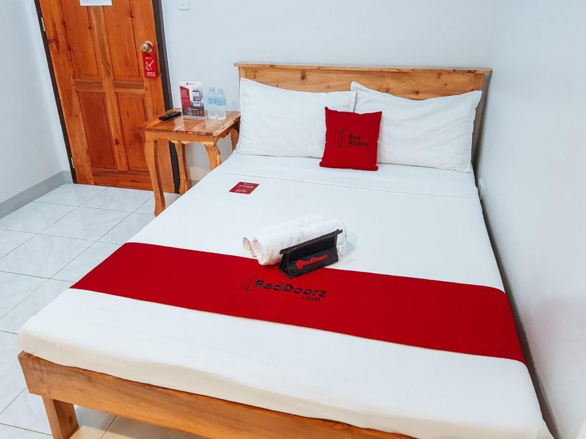 Reddoorz Near Ramiro Community Hospital Hotel Totolan Exterior foto