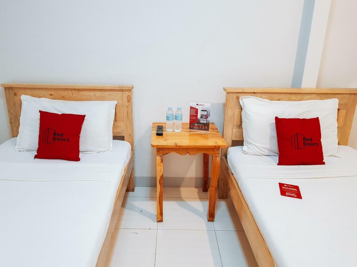 Reddoorz Near Ramiro Community Hospital Hotel Totolan Exterior foto
