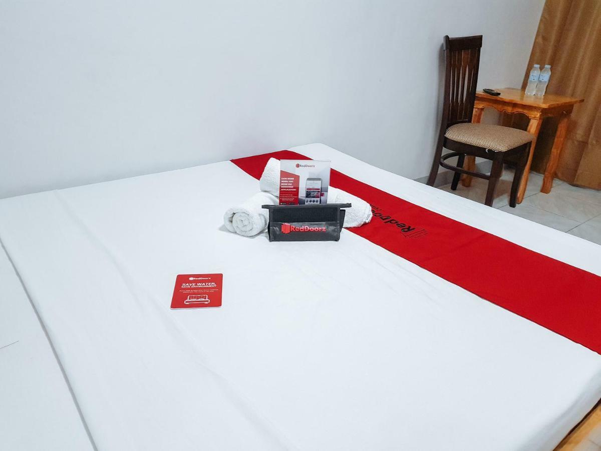 Reddoorz Near Ramiro Community Hospital Hotel Totolan Exterior foto