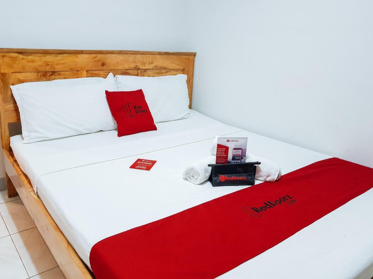 Reddoorz Near Ramiro Community Hospital Hotel Totolan Exterior foto