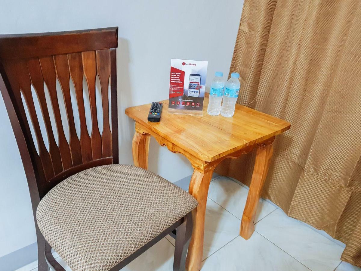 Reddoorz Near Ramiro Community Hospital Hotel Totolan Exterior foto