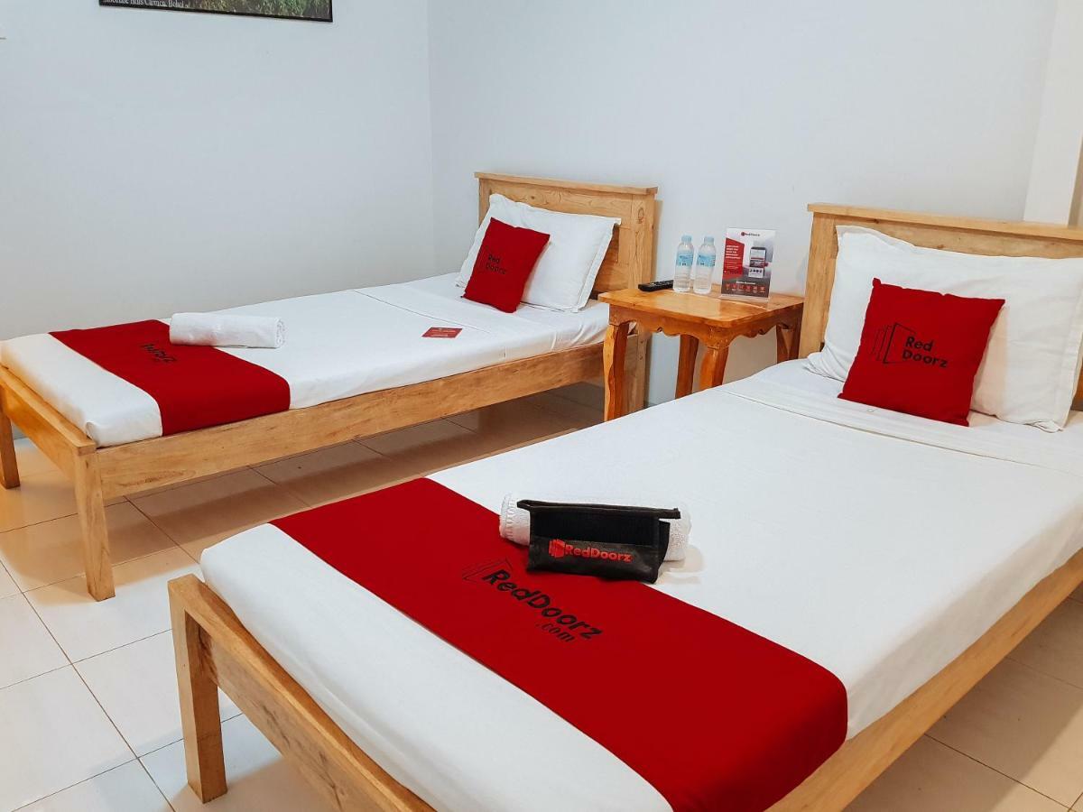 Reddoorz Near Ramiro Community Hospital Hotel Totolan Exterior foto
