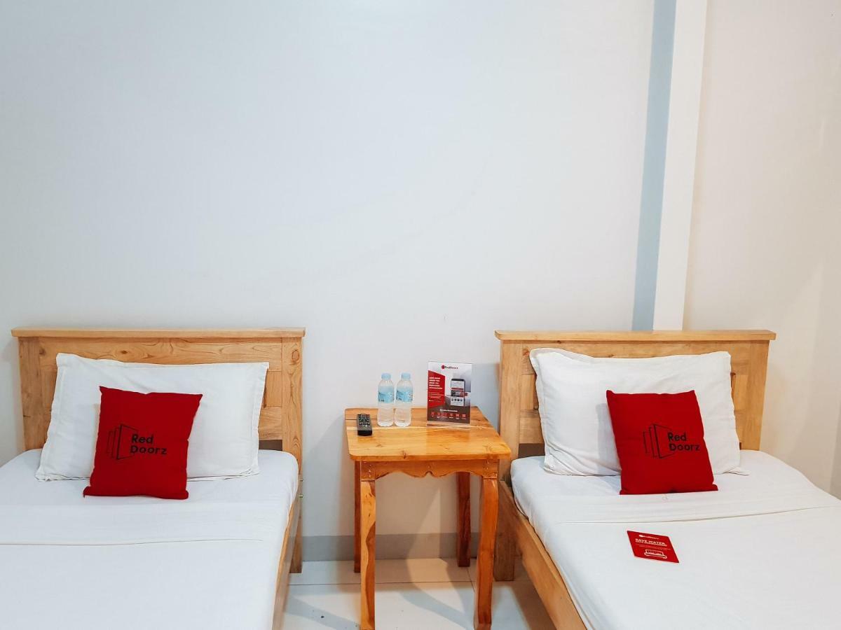 Reddoorz Near Ramiro Community Hospital Hotel Totolan Exterior foto