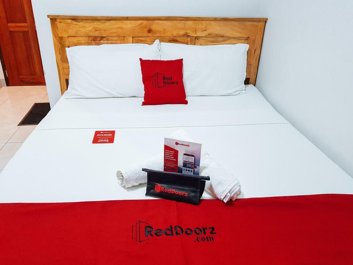 Reddoorz Near Ramiro Community Hospital Hotel Totolan Exterior foto