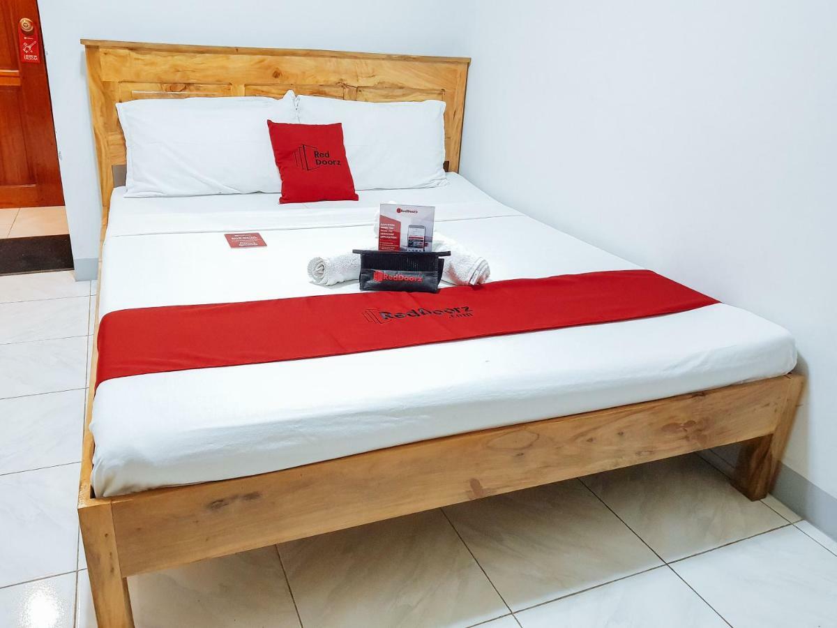Reddoorz Near Ramiro Community Hospital Hotel Totolan Exterior foto